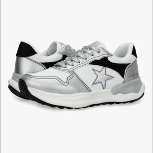 NEW Vintage Havana Cloud Silver Star Sneakers, Size 8, MSRP $80